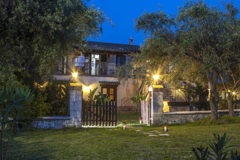 B&B Casale Siciliano Di Miryam Tiralongo Avola Exterior photo